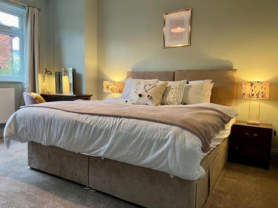 The Rose- Grd Floor, 2-5 Beds, Smarttv, Uni, Tram, M250 Fibre Lägenhet Nottingham Exteriör bild
